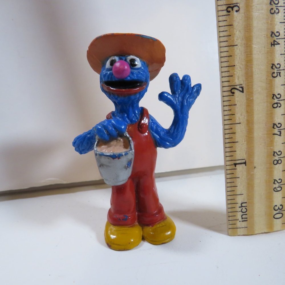 Grover with farmers hat & bucket Sesame Street Play Farm Figure JHP